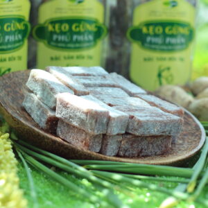 Kẹo gừng phủ phấn trong set quà truyền thống Bến Tre